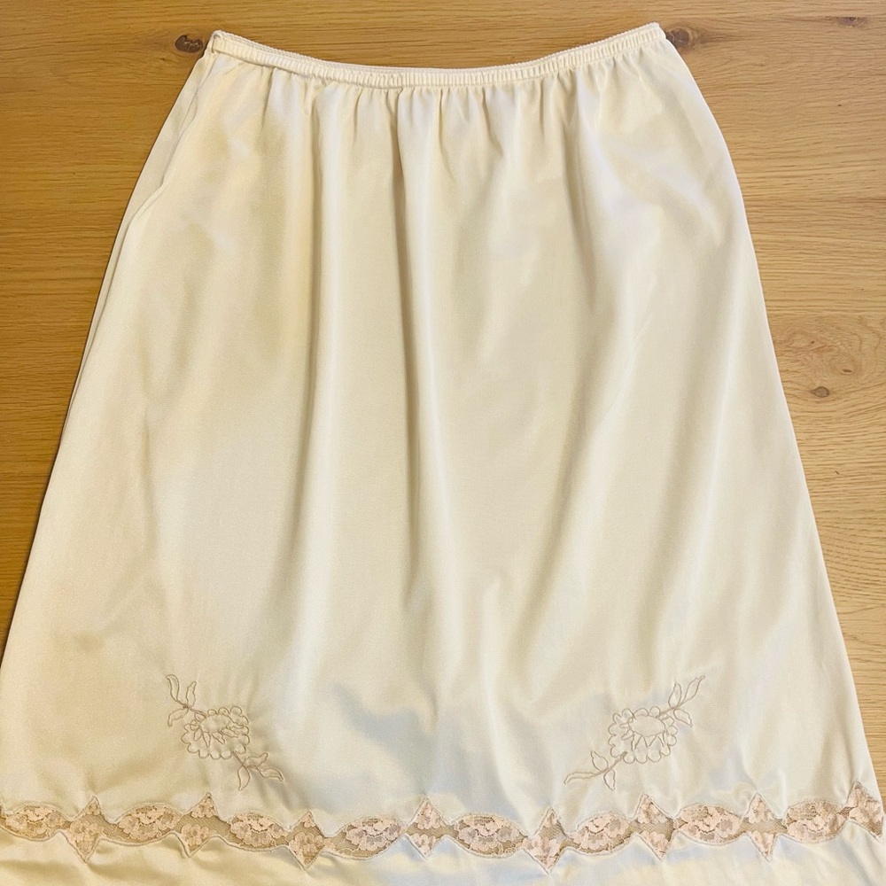Vintage Embroidered Cream Lace Trim Half Slip